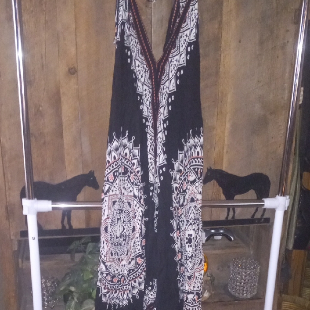 Elegant Black and White Patterned Maxi Dress